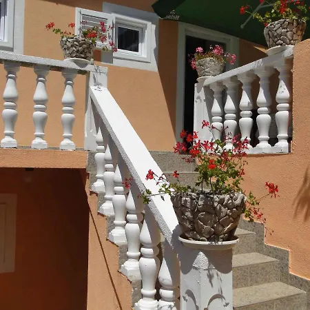 Apartment In 36359 *